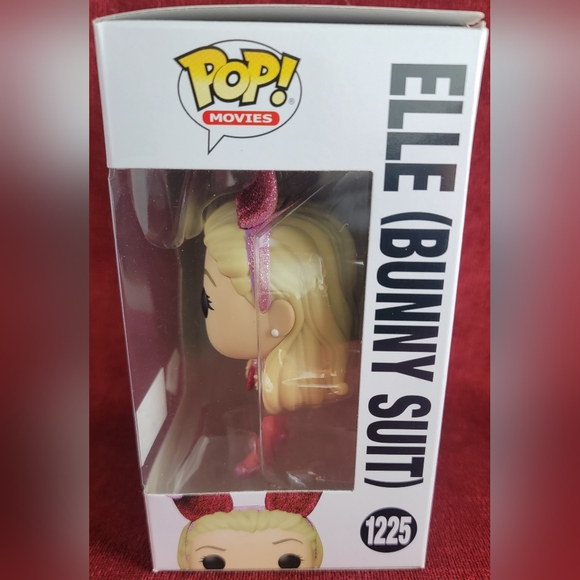 Elle (bunny suit) earth exclusive funko # 1225 (nib) With pop protector - Picture 5 of 7
